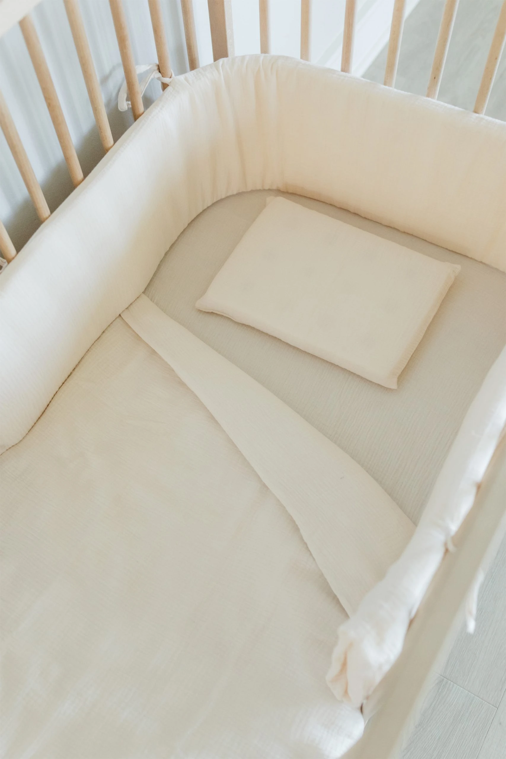 Coconut Muslin Cot Fitted Sheet - Image 5