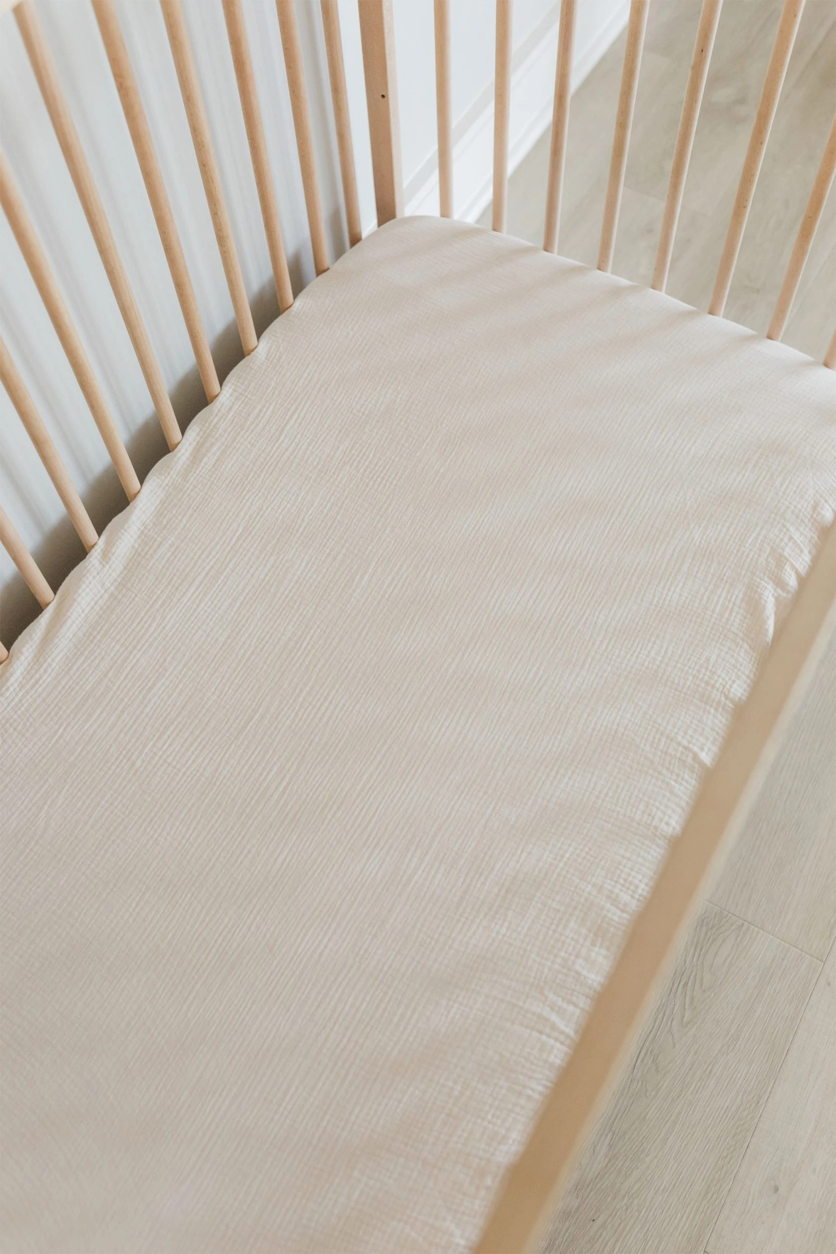 Coconut Muslin Cot Fitted Sheet - Image 2