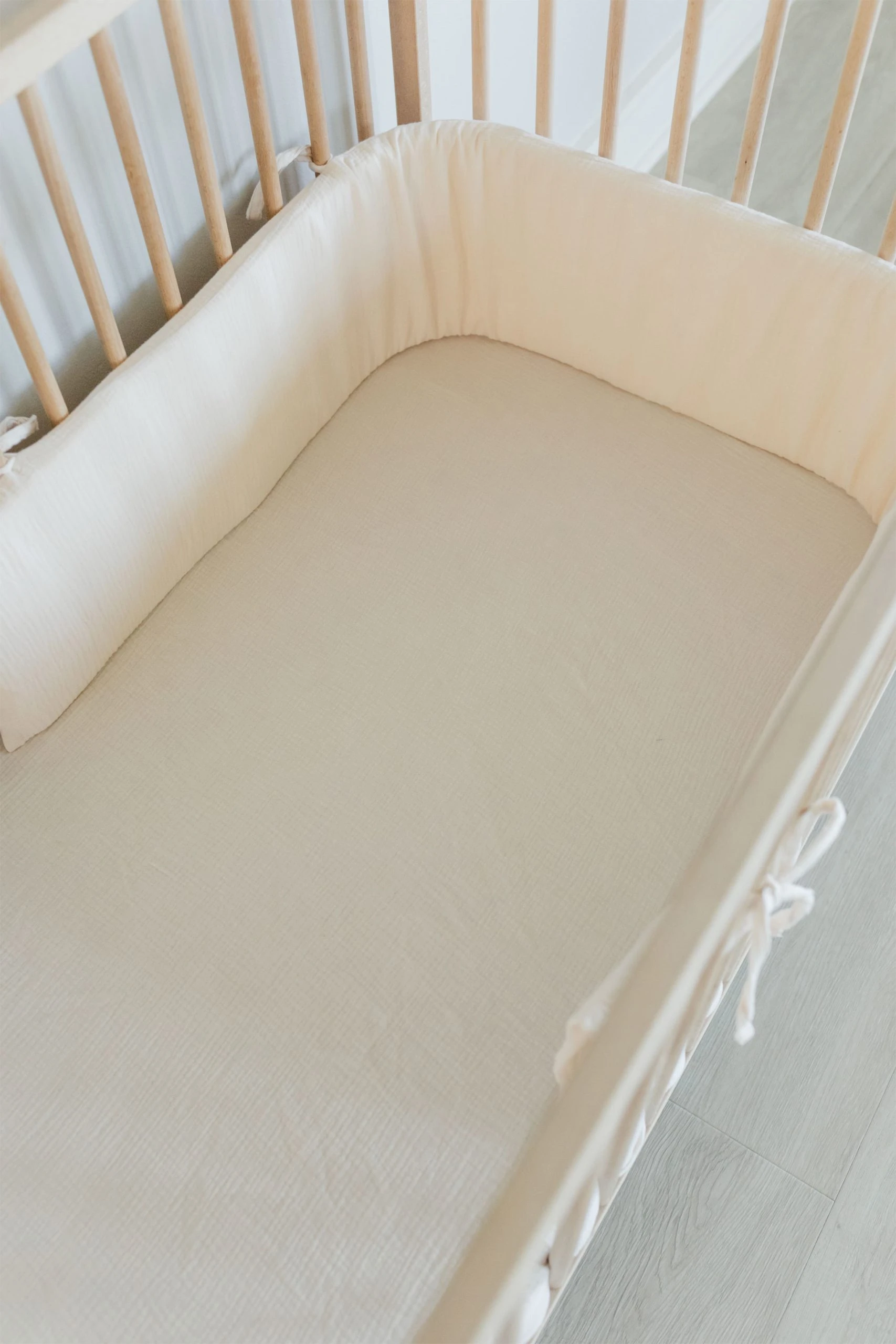 Coconut Muslin Cot Fitted Sheet - Image 4